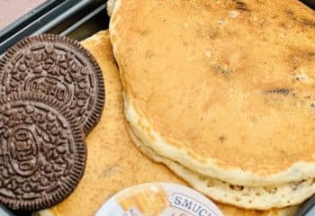 Oreo protein pancakes